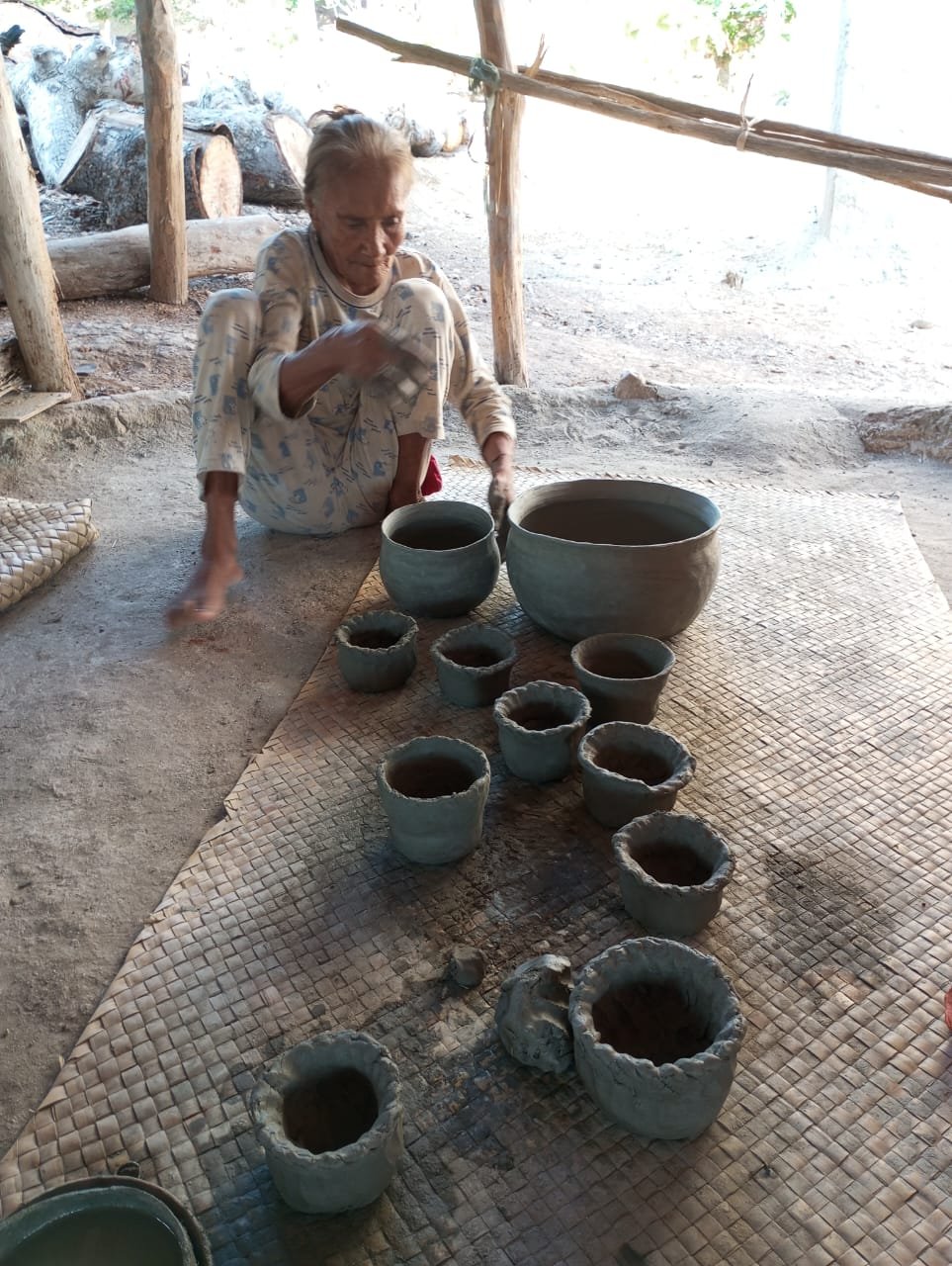 produk unggulan desa ledetalo pemberdayaan kelompok Gerabah